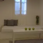 إم فور ميكونوس *