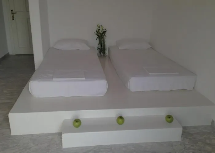 إم فور ميكونوس *