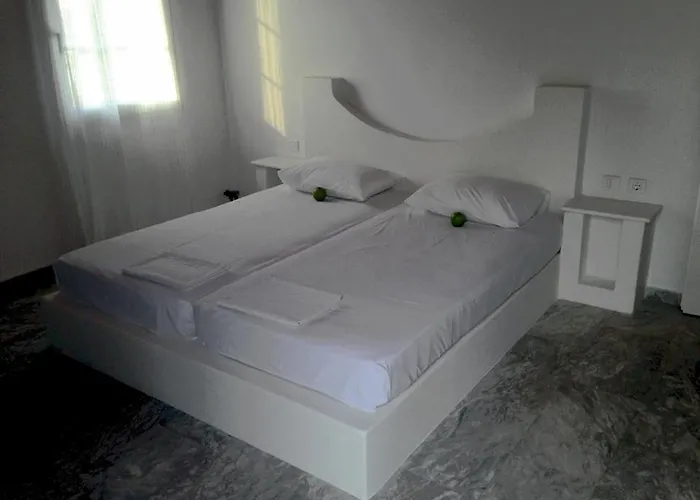 إم فور ميكونوس *