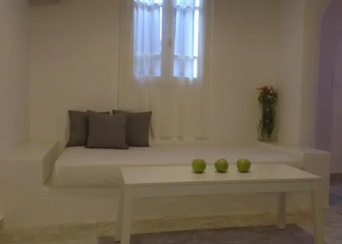 إم فور ميكونوس *