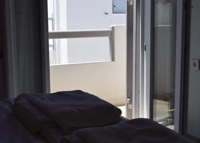 إم فور ميكونوس *